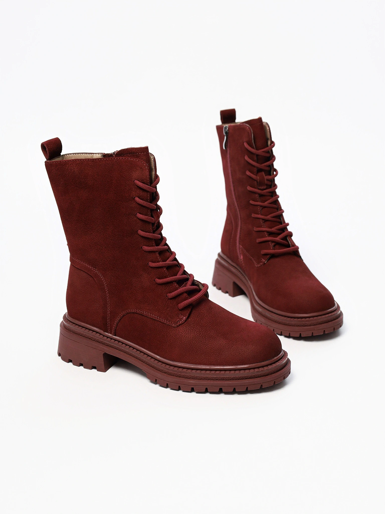 Ботинки бордового цвета на рльефной подошве